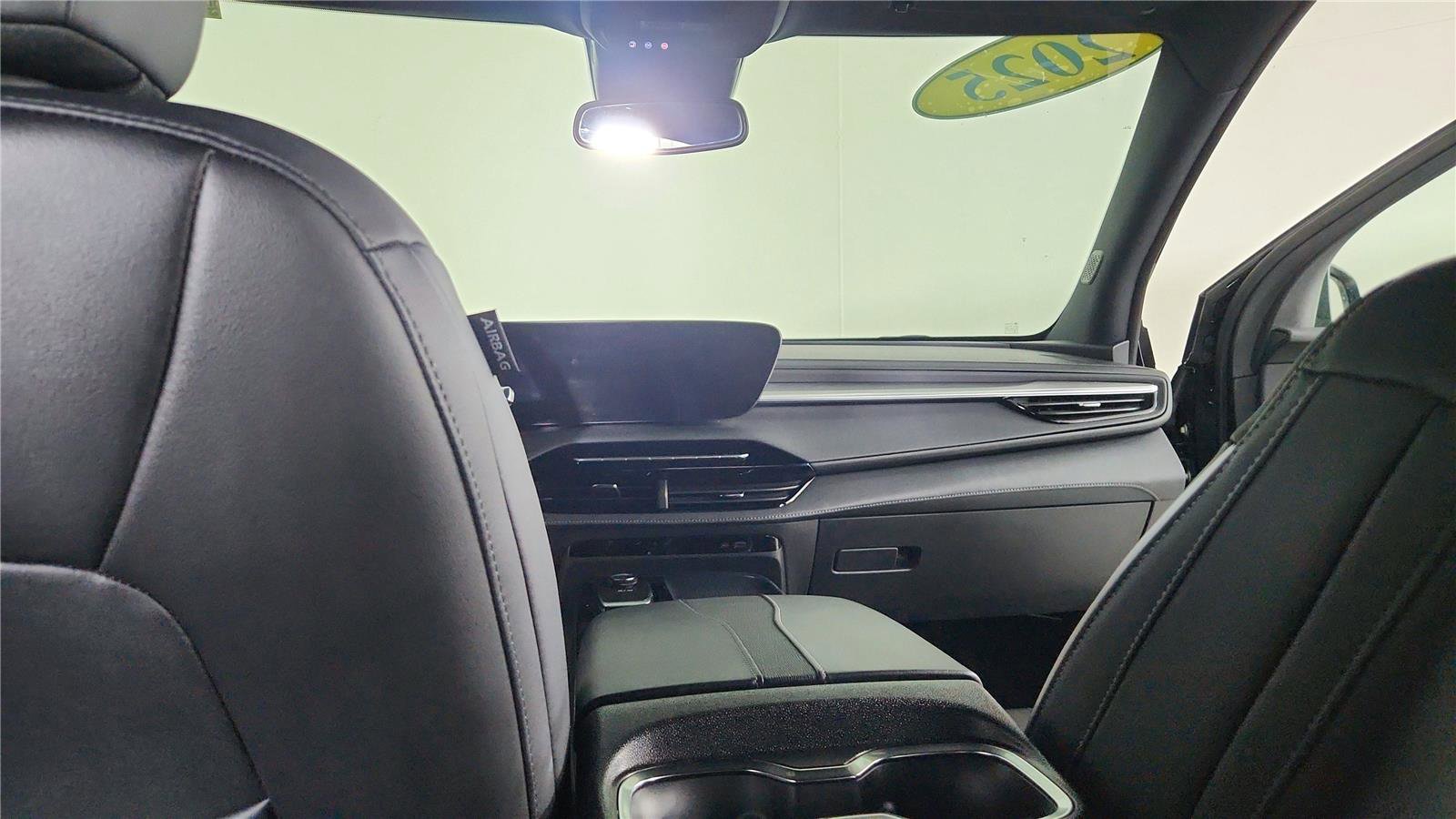 Used 2025 Buick Enclave Preferred AWD/4WD image 13