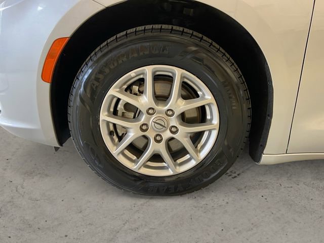 Certified 2024 Chrysler Pacifica Touring-L image 16