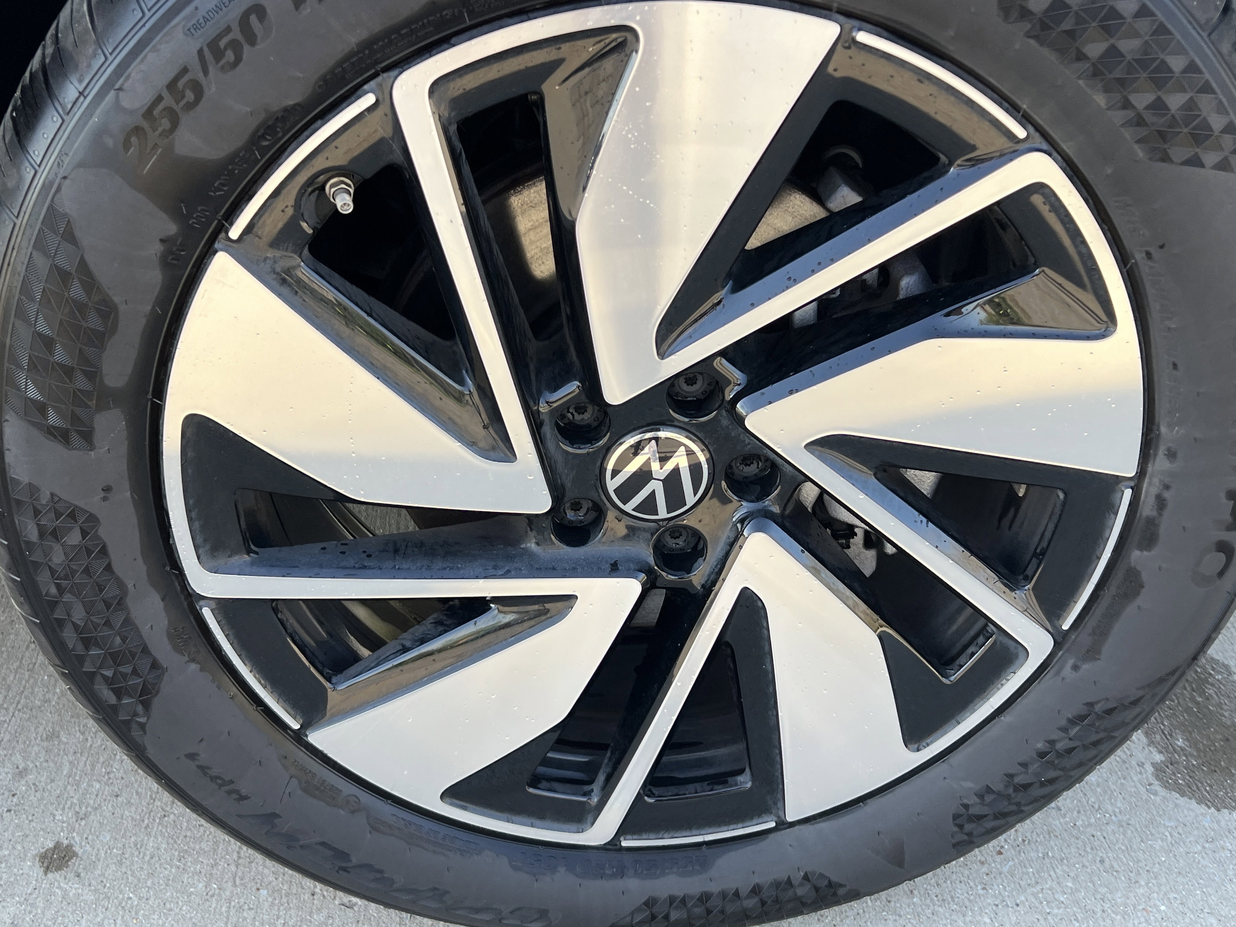 Certified 2025 Volkswagen Atlas SE w/ Panoramic Sunroof Package FWD image 12