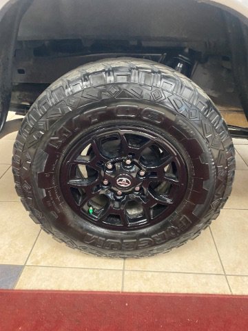 Used 2020 Toyota Tacoma SR5 RWD image 32