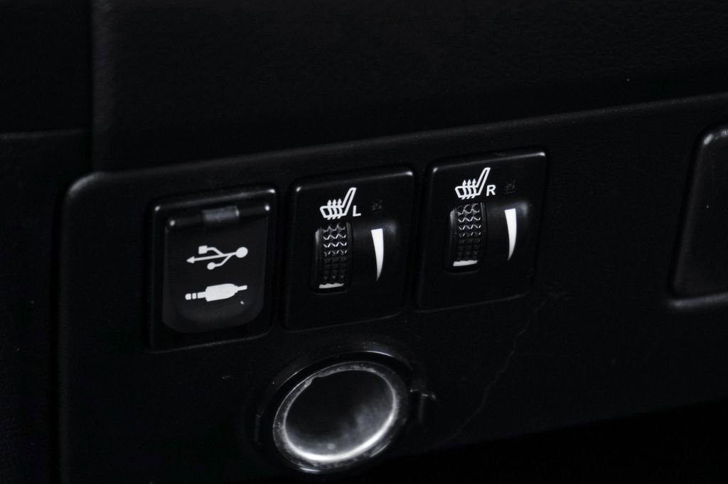 Used 2016 Toyota Sienna SE image 32