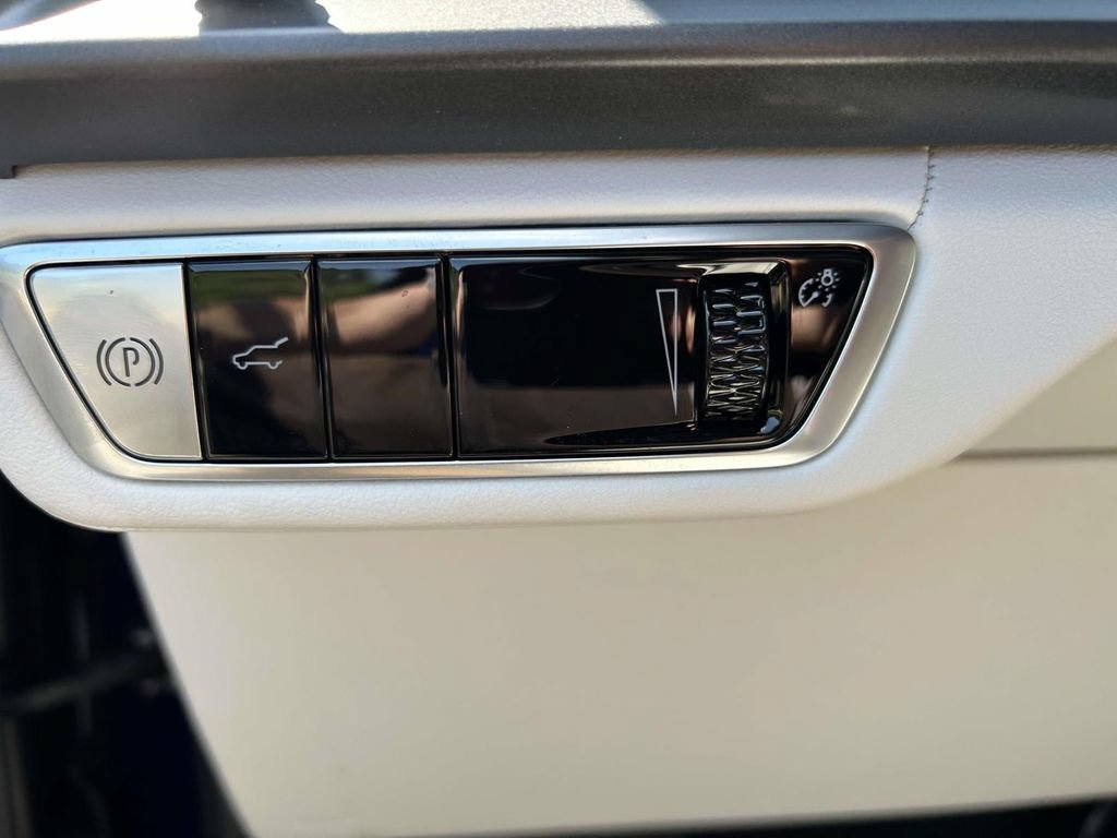 New 2027 Cadillac Vistiq Luxury AWD/4WD image 22