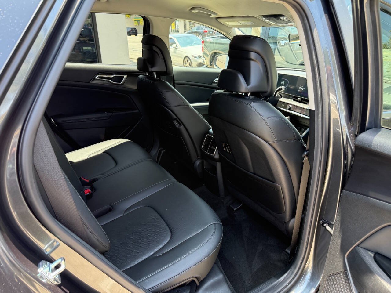 Used 2023 Kia Sportage EX FWD image 29