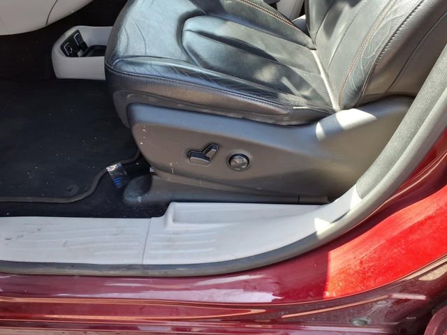 Used 2018 Chrysler Pacifica Touring-L FWD image 20