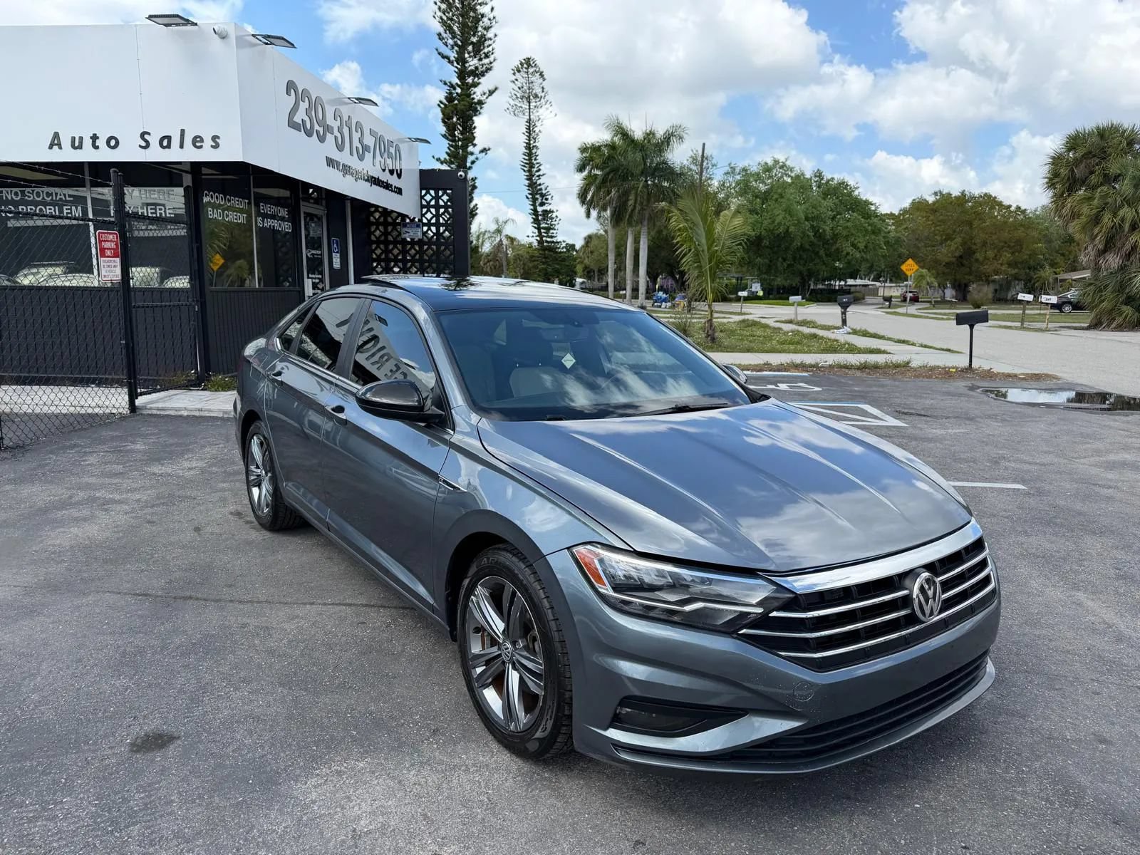 Used 2020 Volkswagen Jetta R-Line w/ R-Line Cold Weather Package FWD image 3