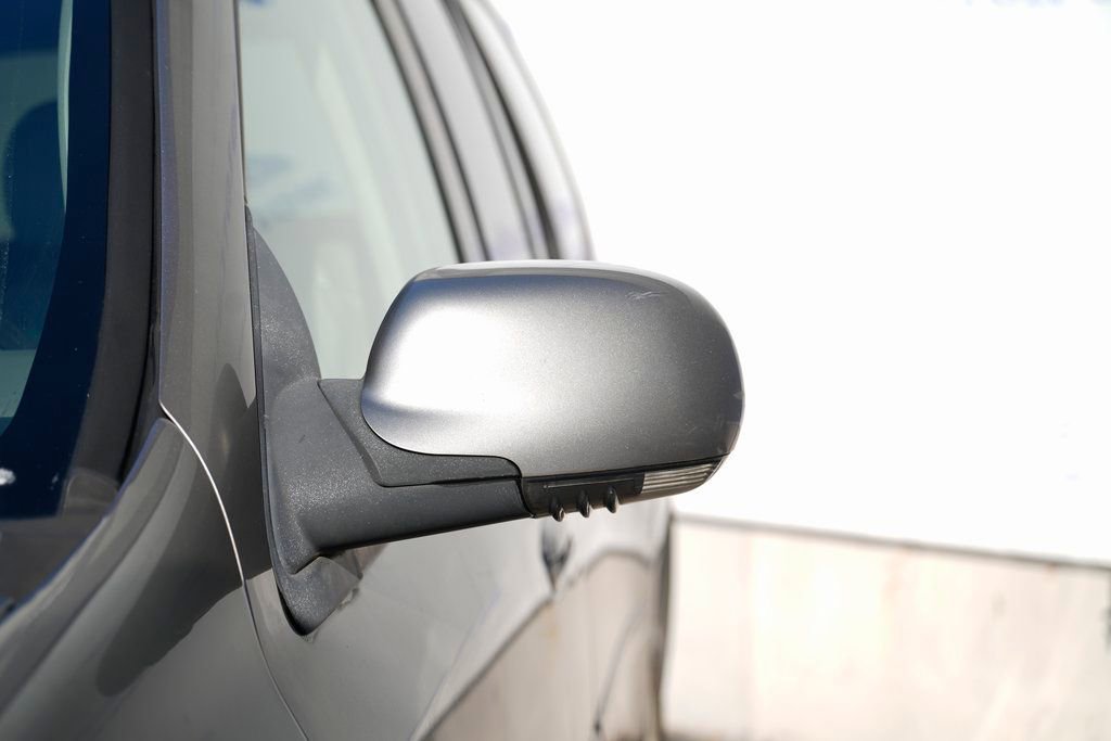 Used 2009 GMC Envoy Denali w/ Sun And 6-Disc Cd Package image 10