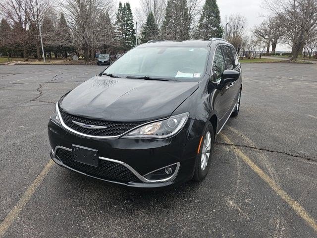 Used 2018 Chrysler Pacifica Touring-L image 2