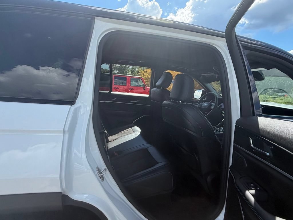 Used 2024 Jeep Grand Cherokee Trailhawk AWD/4WD image 44