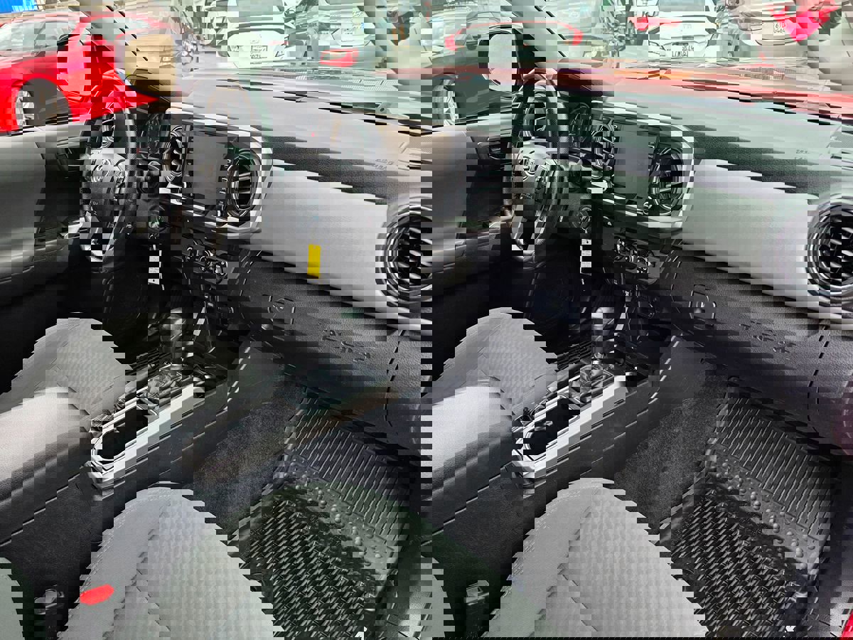 Used 2020 Toyota Tacoma SR5 image 17