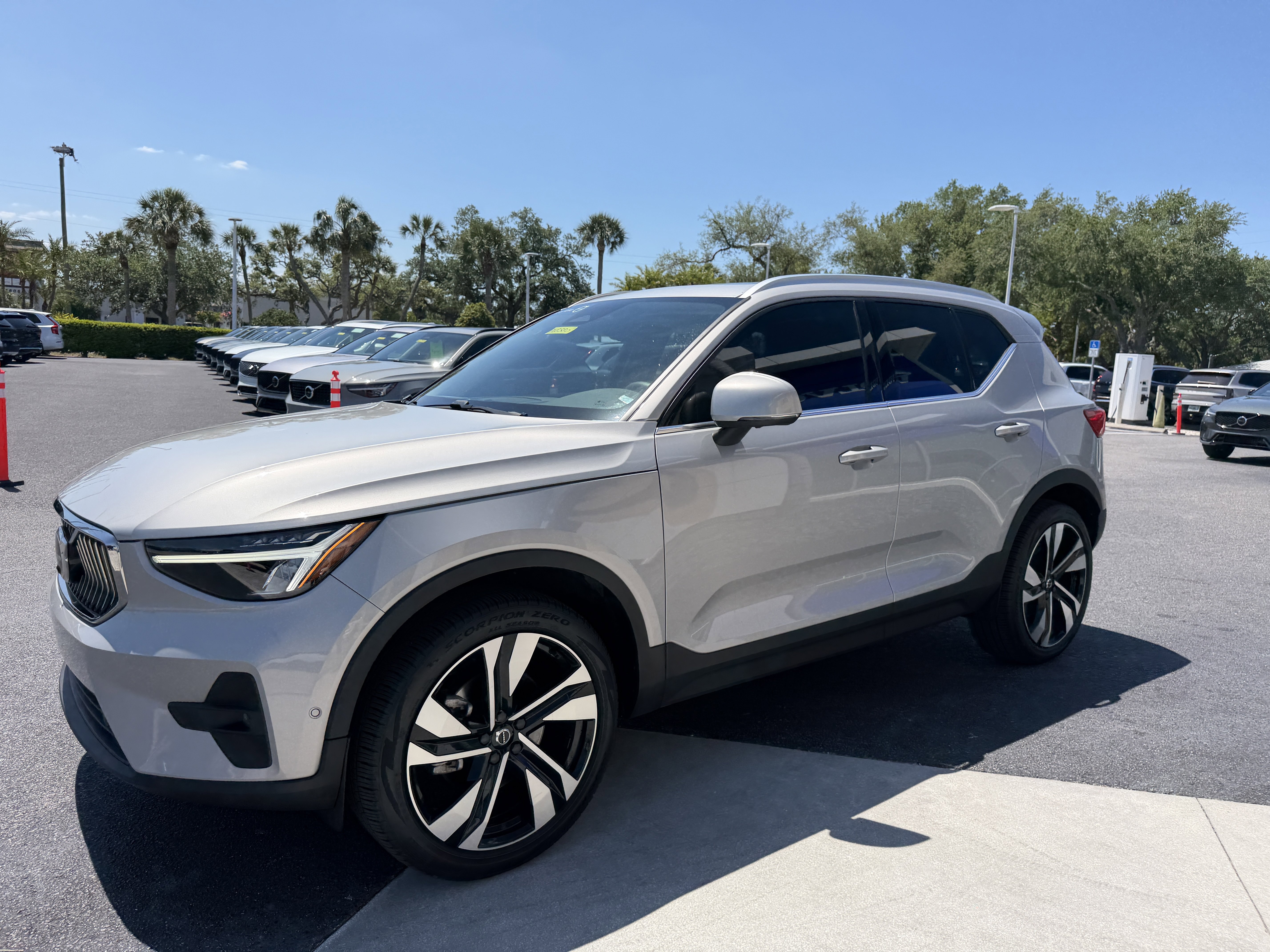 Certified 2023 Volvo XC40 B5 Plus w/ Driver Assist Package AWD/4WD image 7