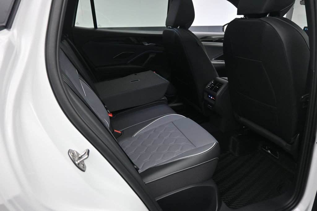 New 2026 Volkswagen Tiguan SEL R-Line AWD/4WD image 26