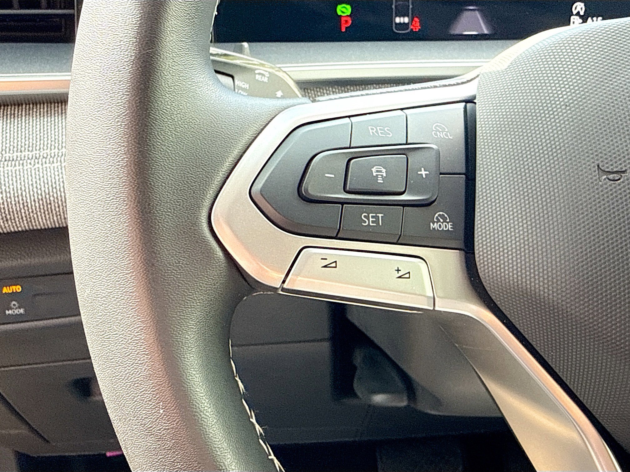 Used 2025 Volkswagen Tiguan S image 35