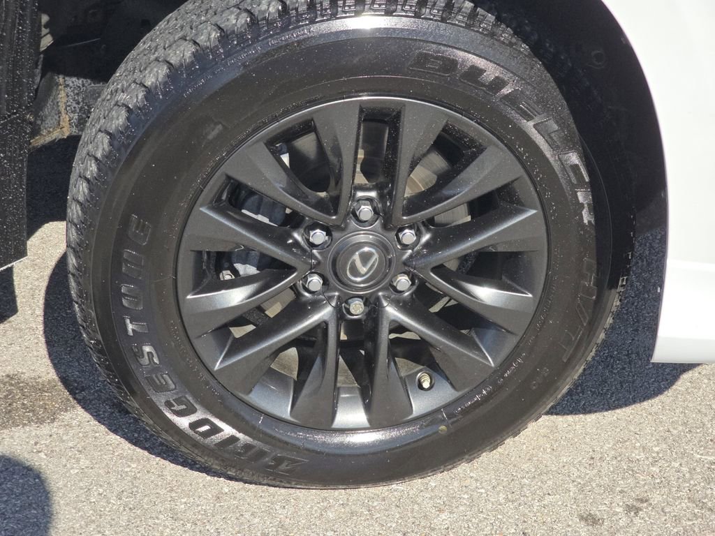 Used 2020 Lexus GX 460 Premium w/ Premium Package image 16