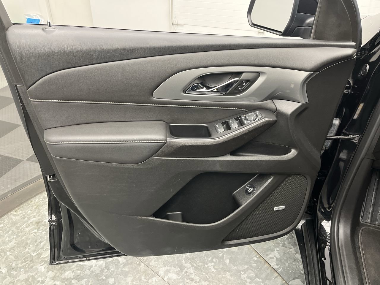 Certified 2023 Chevrolet Traverse LT w/ LT Premium Package image 8