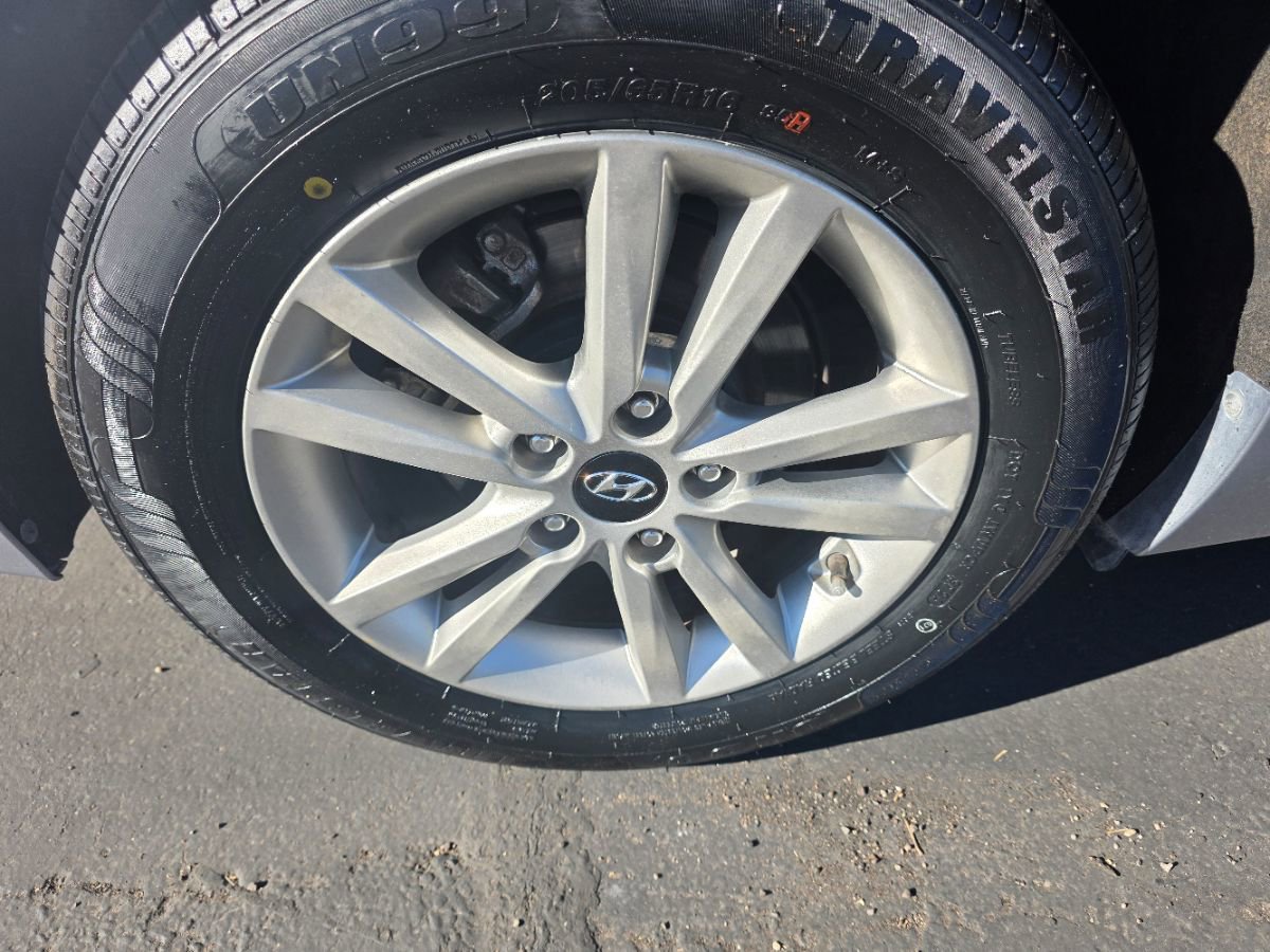 Used 2015 Hyundai Sonata SE w/ Option Group 09 FWD image 7