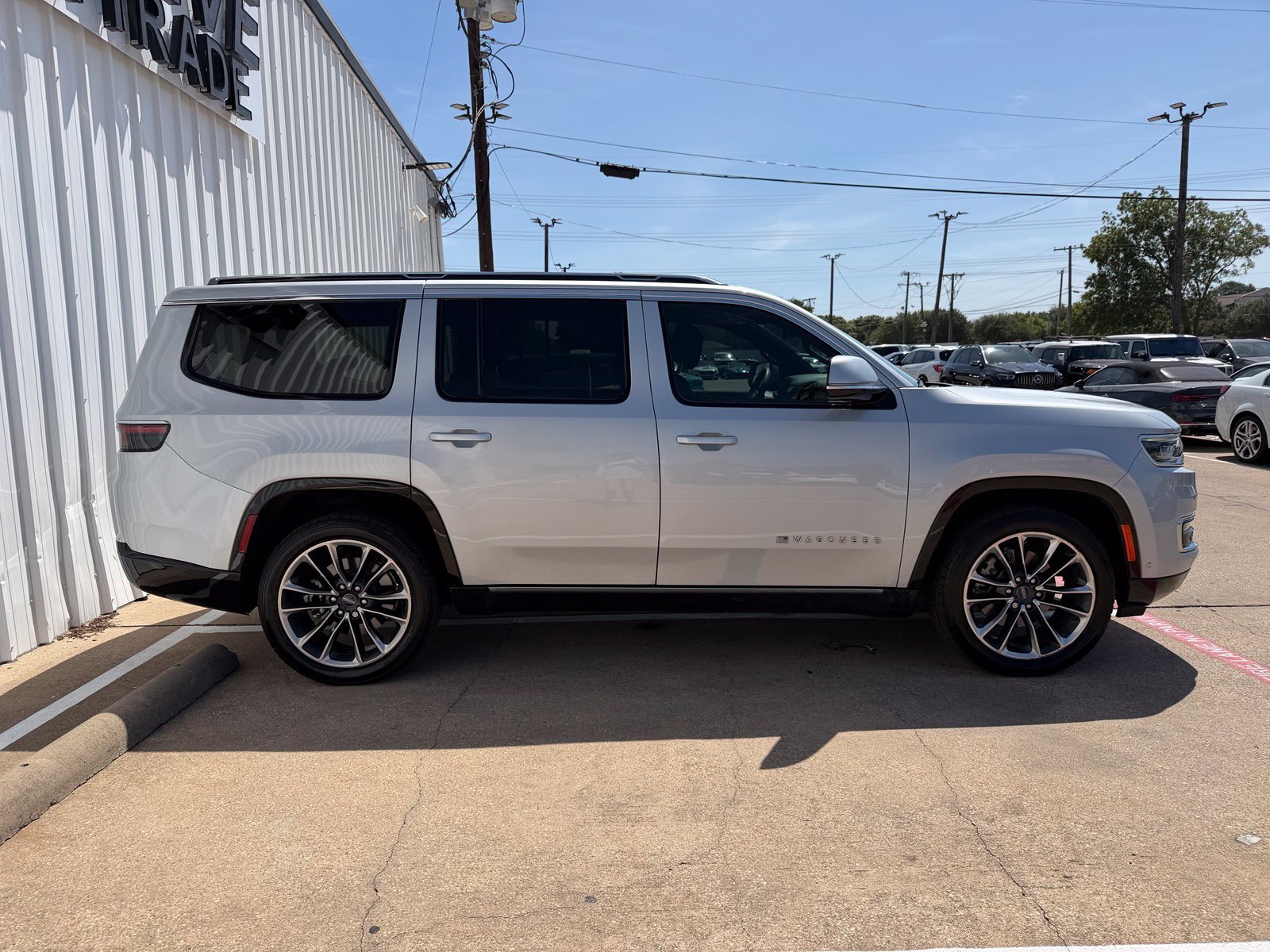 Used 2022 Jeep Wagoneer Series III w/ Premium Group I AWD/4WD image 8