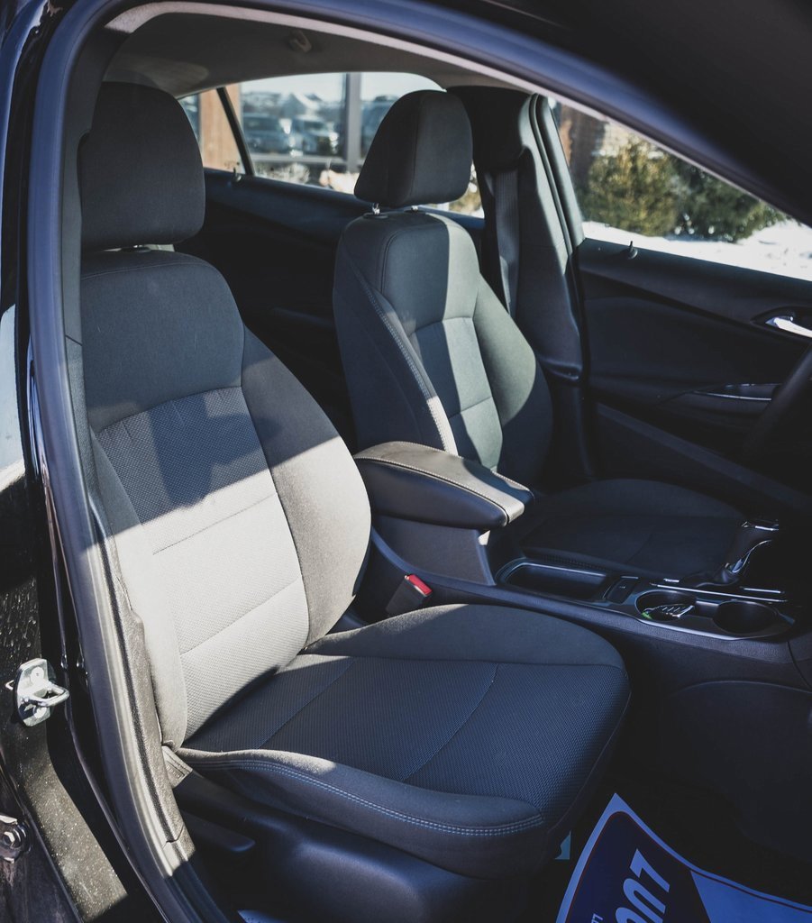 Used 2018 Chevrolet Cruze LT w/ Convenience Package image 30