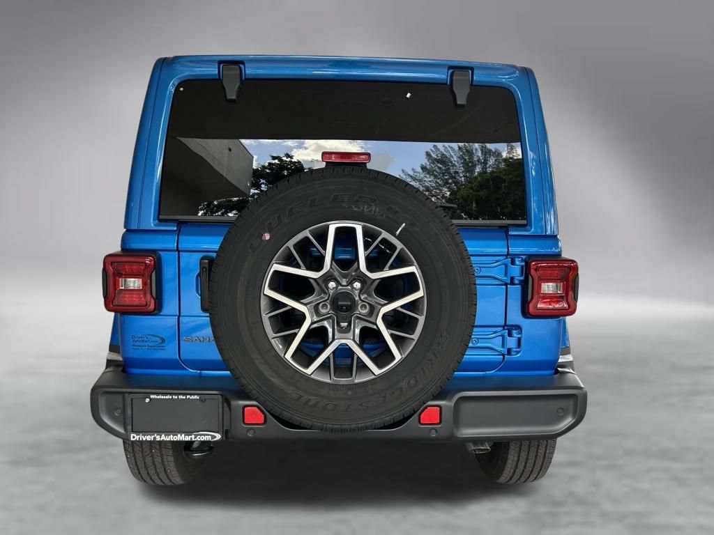 Used 2025 Jeep Wrangler Unlimited Sahara AWD/4WD image 34