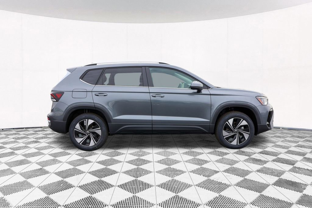 Used 2025 Volkswagen Taos SE AWD/4WD image 9