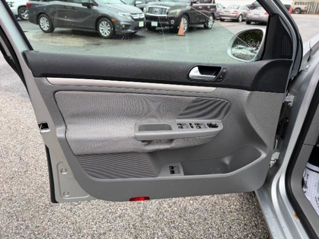 Used 2008 Volkswagen Rabbit S image 15