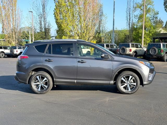 Used 2017 Toyota RAV4 XLE AWD/4WD image 2