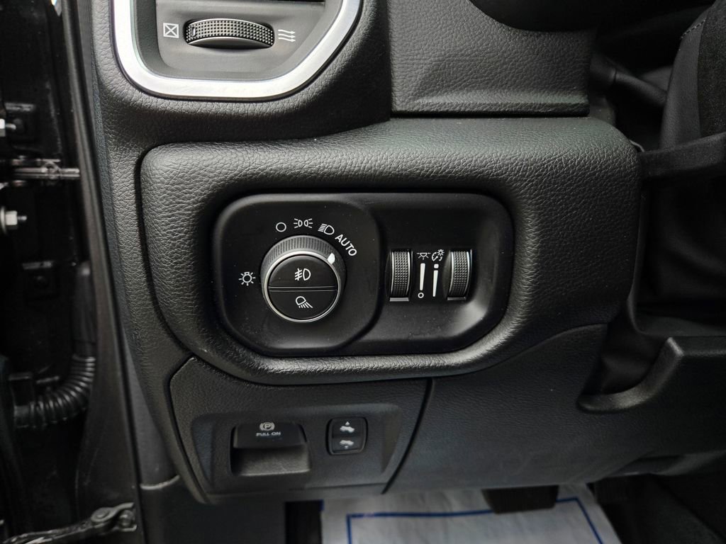 Used 2025 RAM 1500 Big Horn AWD/4WD image 16