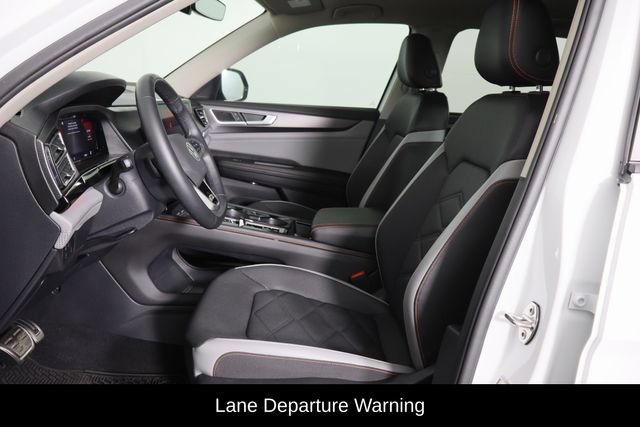 Used 2025 Volkswagen Atlas Peak Edition SE AWD/4WD image 14