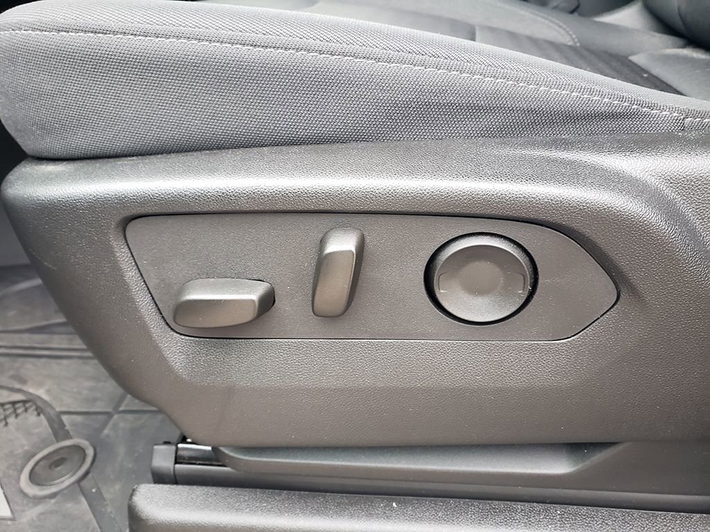 Used 2025 Chevrolet Tahoe LS image 21