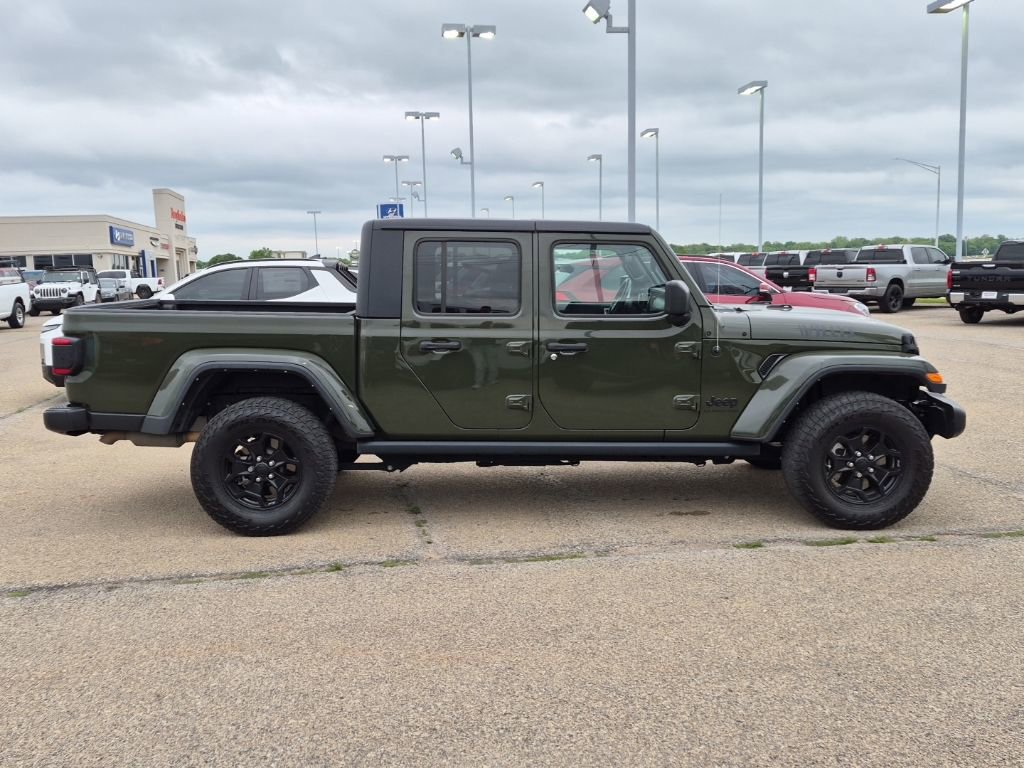 Used 2022 Jeep Gladiator Willys AWD/4WD image 3