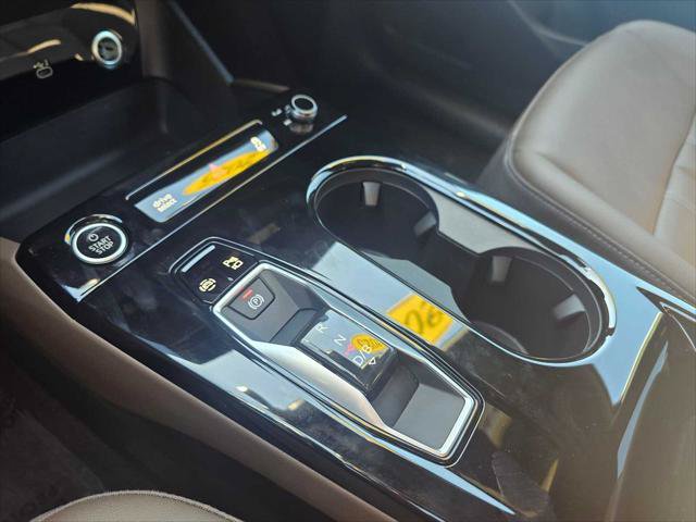 Used 2025 Audi Q6 e-tron Prestige AWD/4WD image 32