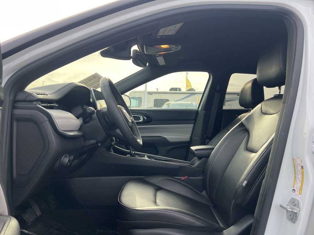 Used 2025 Jeep Compass Limited image 11