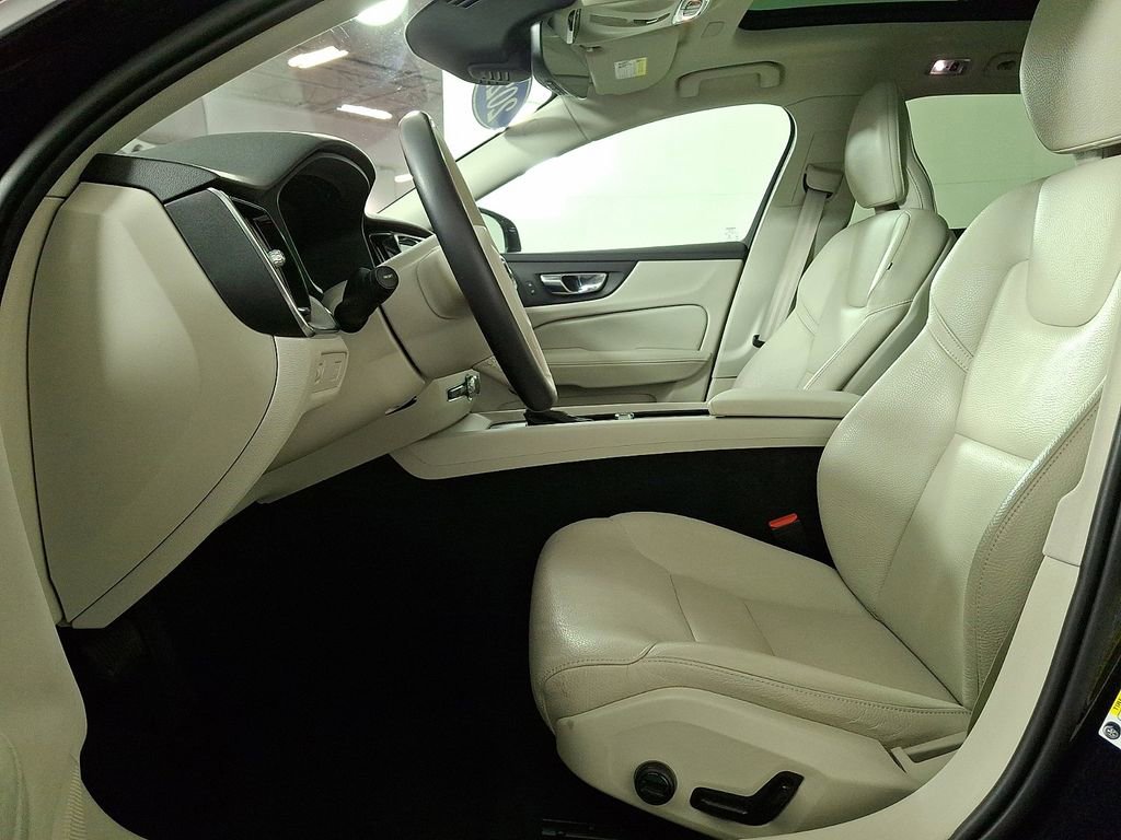 Used 2022 Volvo V60 T5 Cross Country w/ Advanced Package image 16