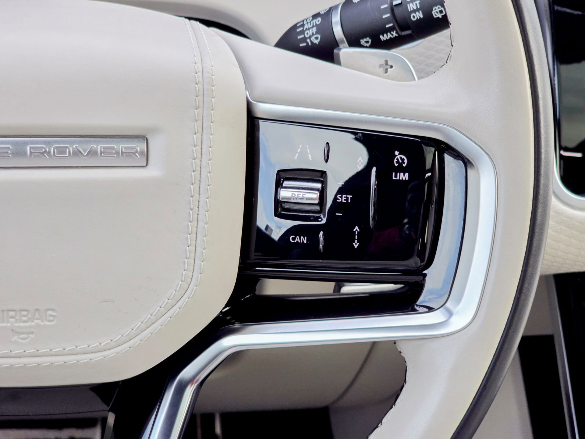 Used 2023 Land Rover Range Rover Velar R-Dynamic S image 39