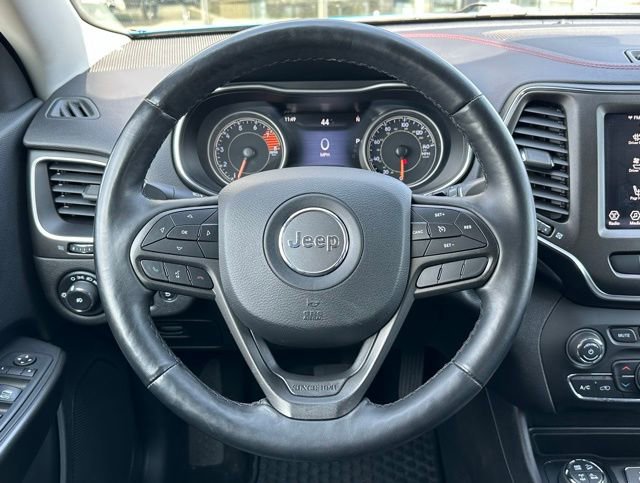 Used 2019 Jeep Cherokee Trailhawk AWD/4WD image 13