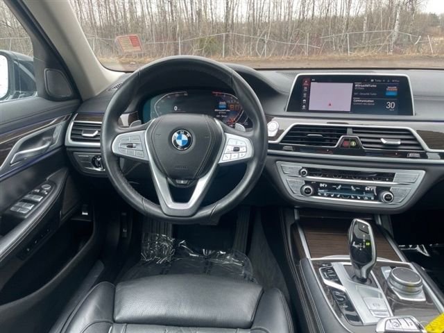 Used 2022 BMW 740i xDrive w/ Premium Package image 12