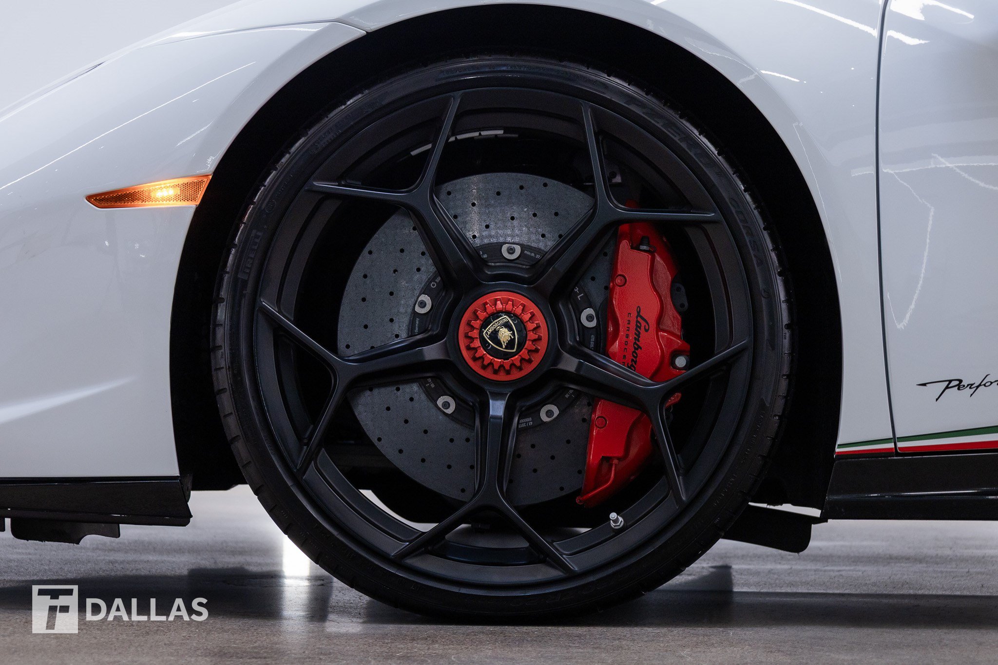 Used 2018 Lamborghini Huracan Performante AWD/4WD image 4