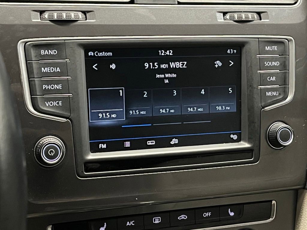 Used 2017 Volkswagen Golf Alltrack S image 24