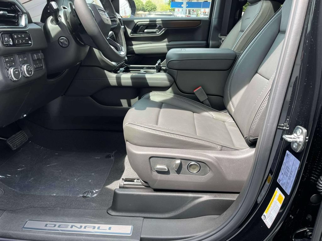 New 2026 GMC Yukon XL Denali w/ Denali Reserve Package AWD/4WD image 25