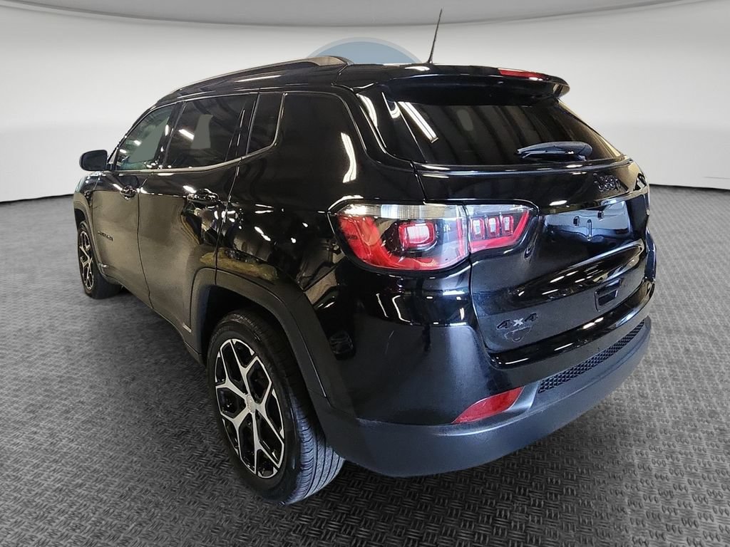 Used 2019 Jeep Compass Latitude AWD/4WD image 7