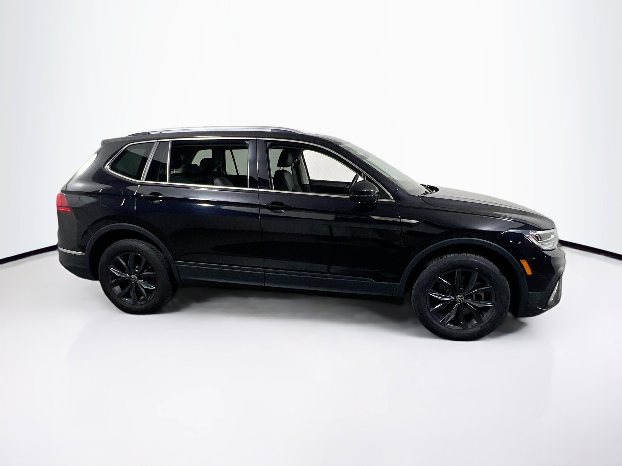 Used 2022 Volkswagen Tiguan SE AWD/4WD image 4