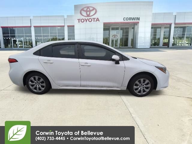 Used 2022 Toyota Corolla LE FWD image 4