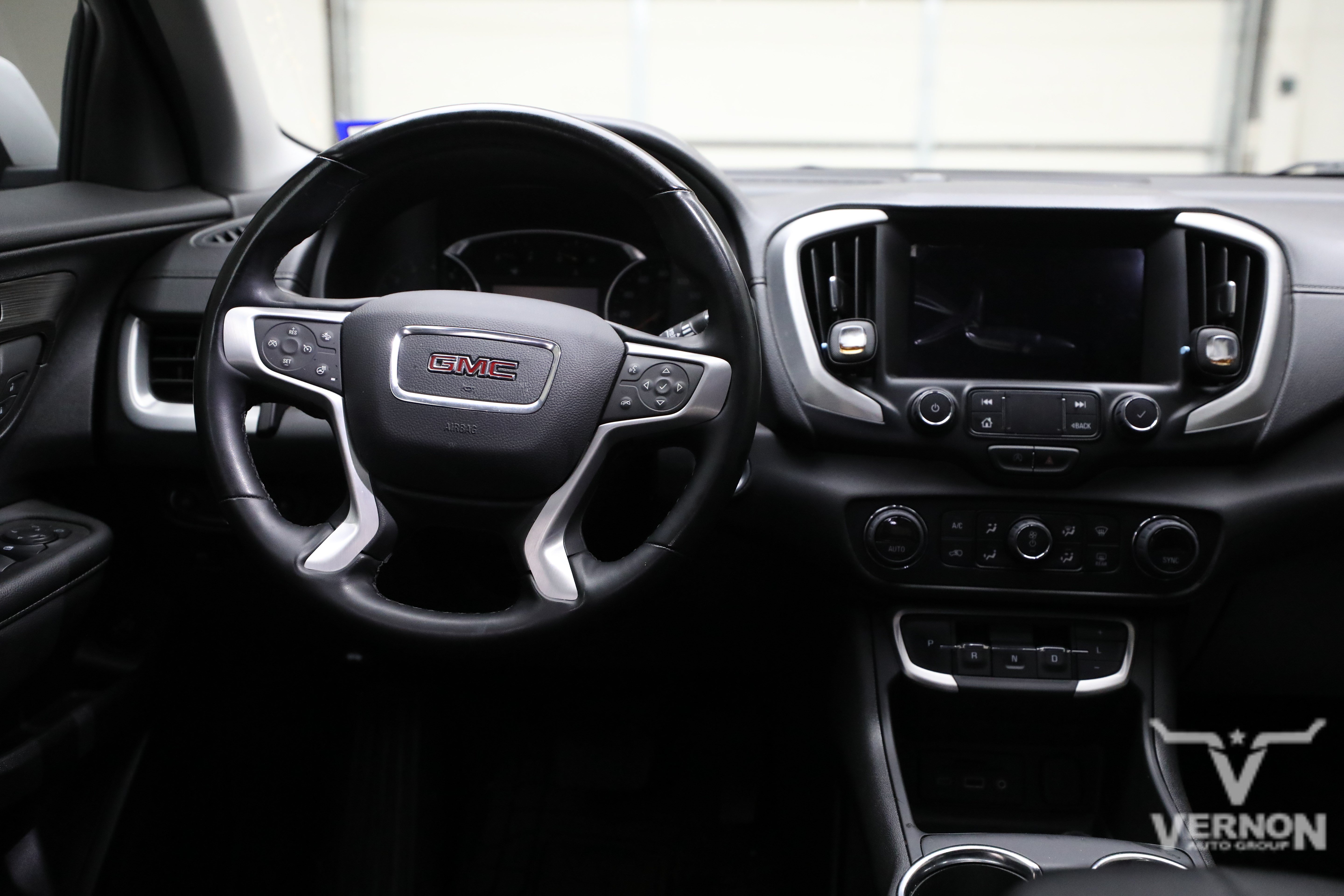 Used 2024 GMC Terrain SLT AWD/4WD image 8