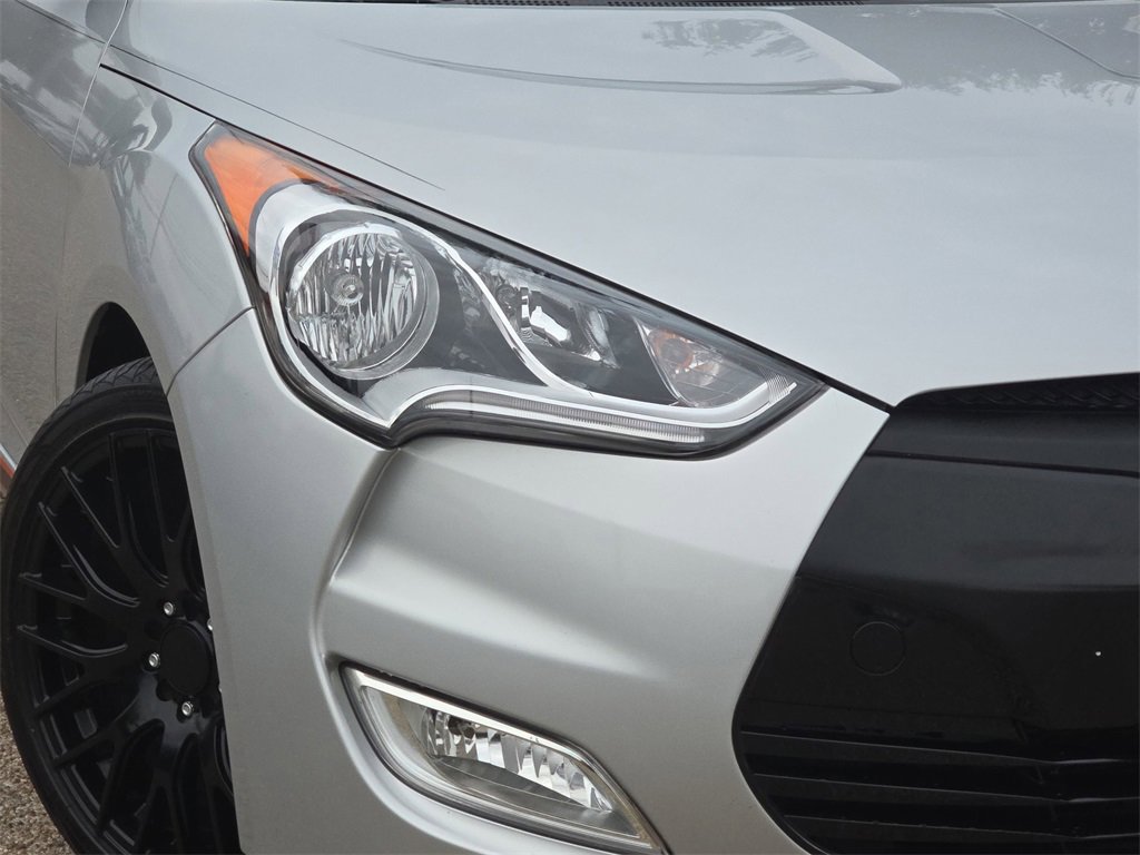 Used 2017 Hyundai Veloster Value Edition image 26