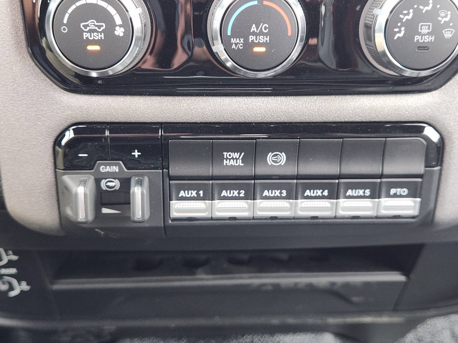 New 2026 RAM 5500 Tradesman AWD/4WD image 16