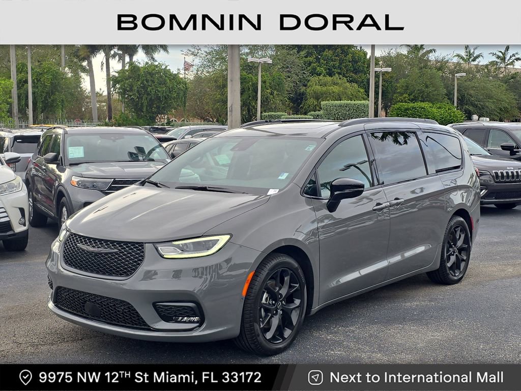 Used 2025 Chrysler Pacifica Limited