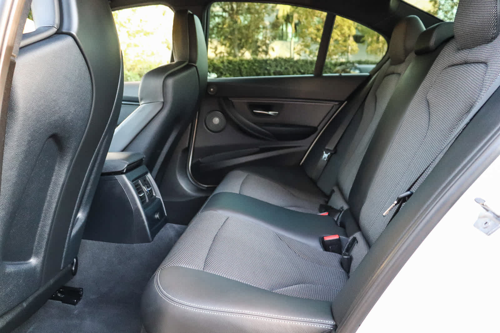 Used 2018 BMW M3 RWD image 19