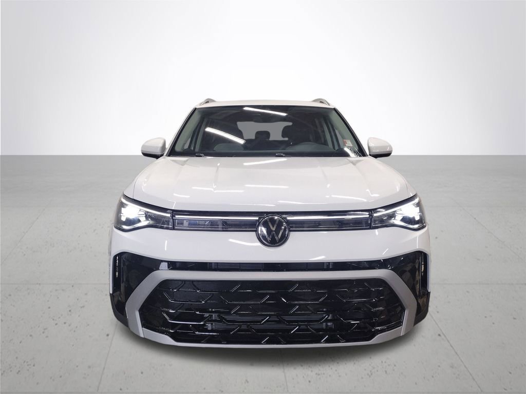 New 2025 Volkswagen Taos SEL image 3