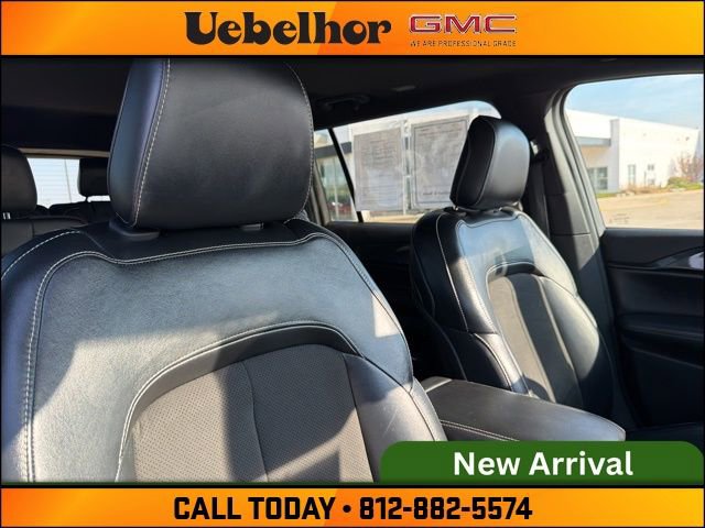 Used 2023 Jeep Grand Cherokee L Laredo image 4