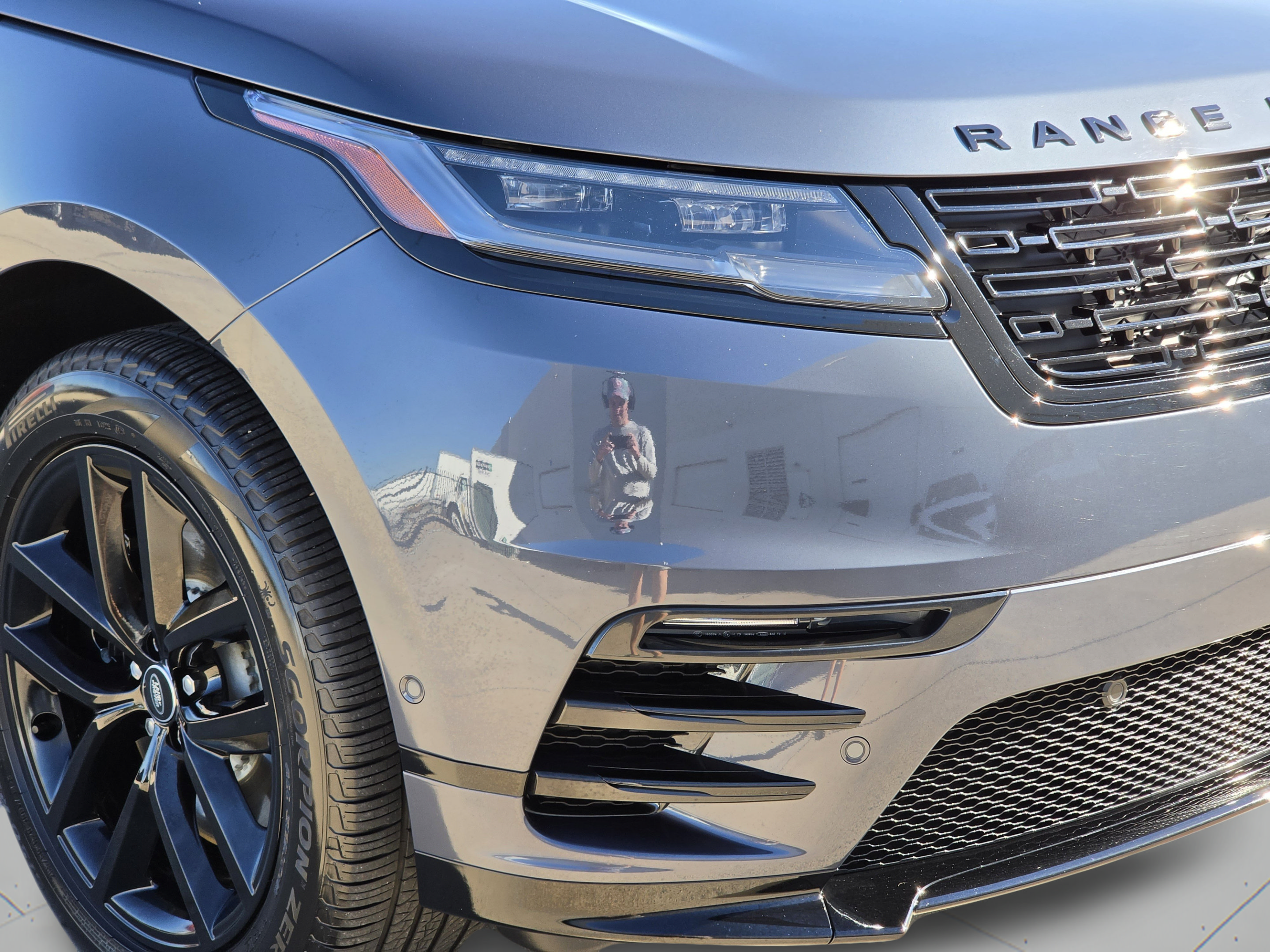 Certified 2026 Land Rover Range Rover Velar Dynamic SE AWD/4WD image 30