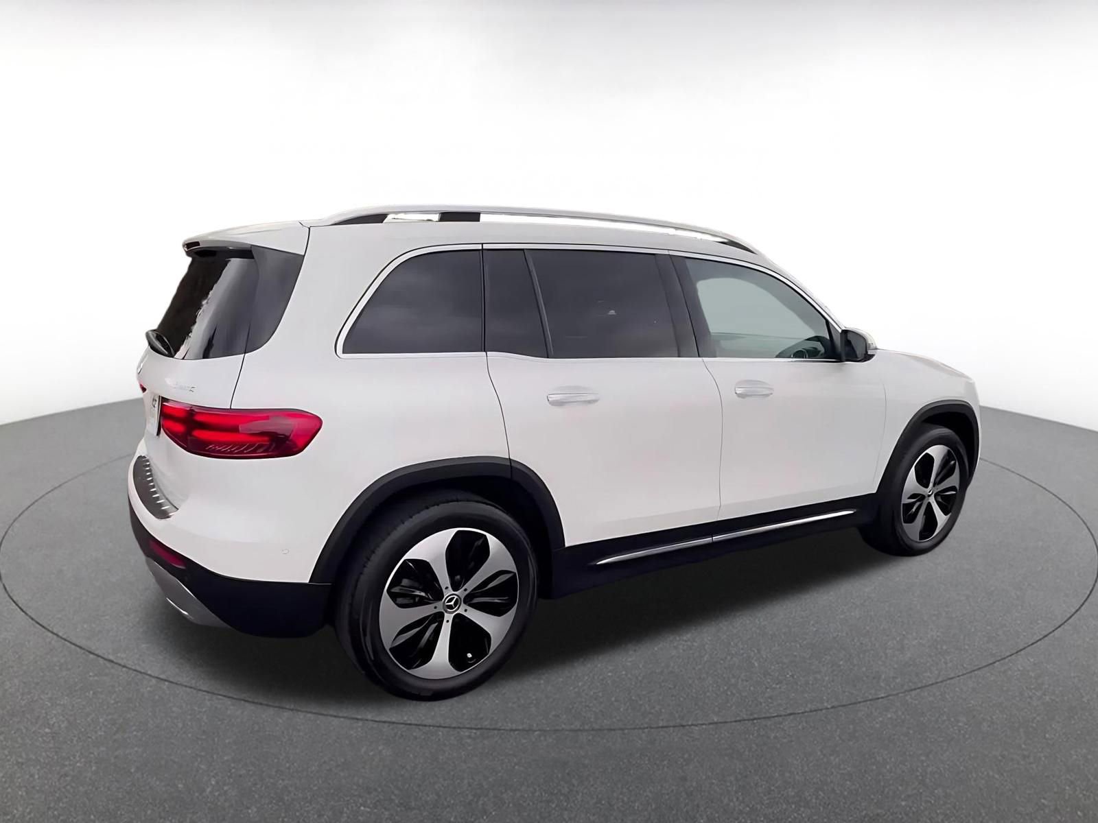 Used 2025 Mercedes-Benz GLB 250 4MATIC image 15